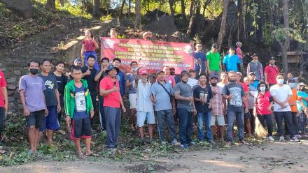 Giat Gotong Royong Pembersihan Tugu Pahlawan Dalam Rangka Memperingati Bulan Bakti Gototng Royoyng 